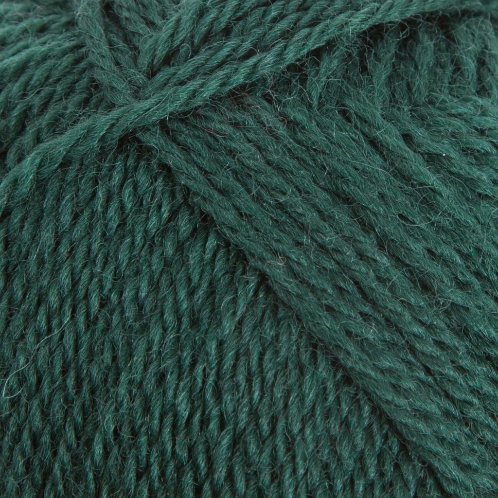 Worsted. Пряжа ярко зеленая. Пряжа вязаный пряжа Карамелька. Карачаевская пряжа зеленый цвет. Пряжа Caramel кедр.